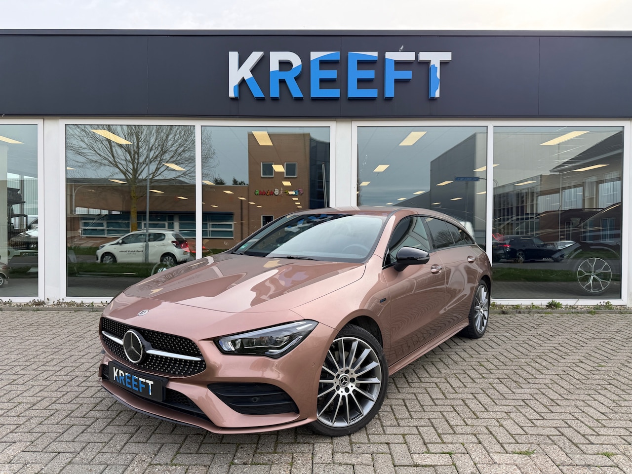 Mercedes-Benz CLA-klasse Shooting Brake - 250 e AMG Roségoud | Head up | Sfeer | ACC - AutoWereld.nl