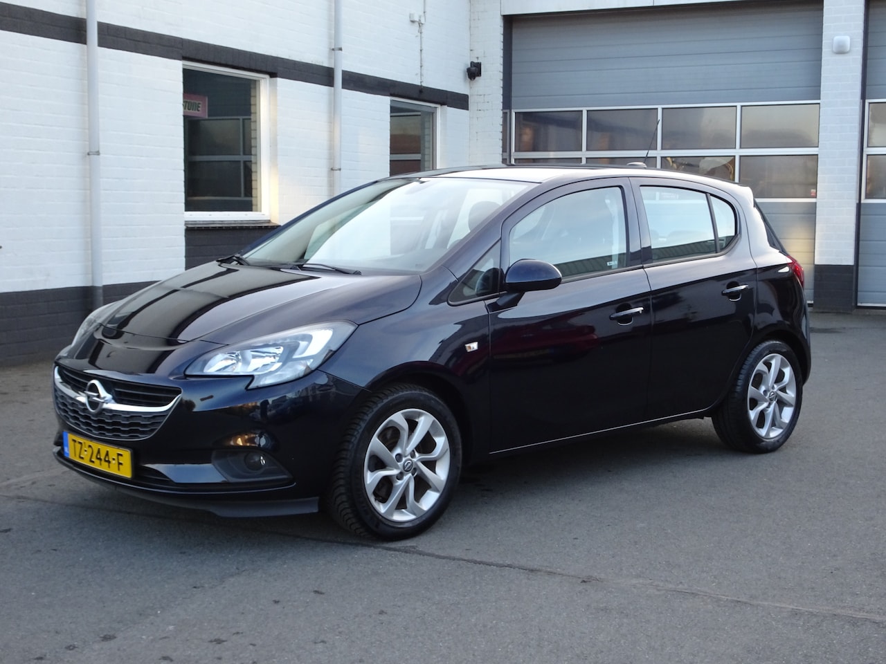 Opel Corsa - 1.0 Turbo Online Edition Airco, navigatie, cruise controle, licht metalen velgen, parkeers - AutoWereld.nl