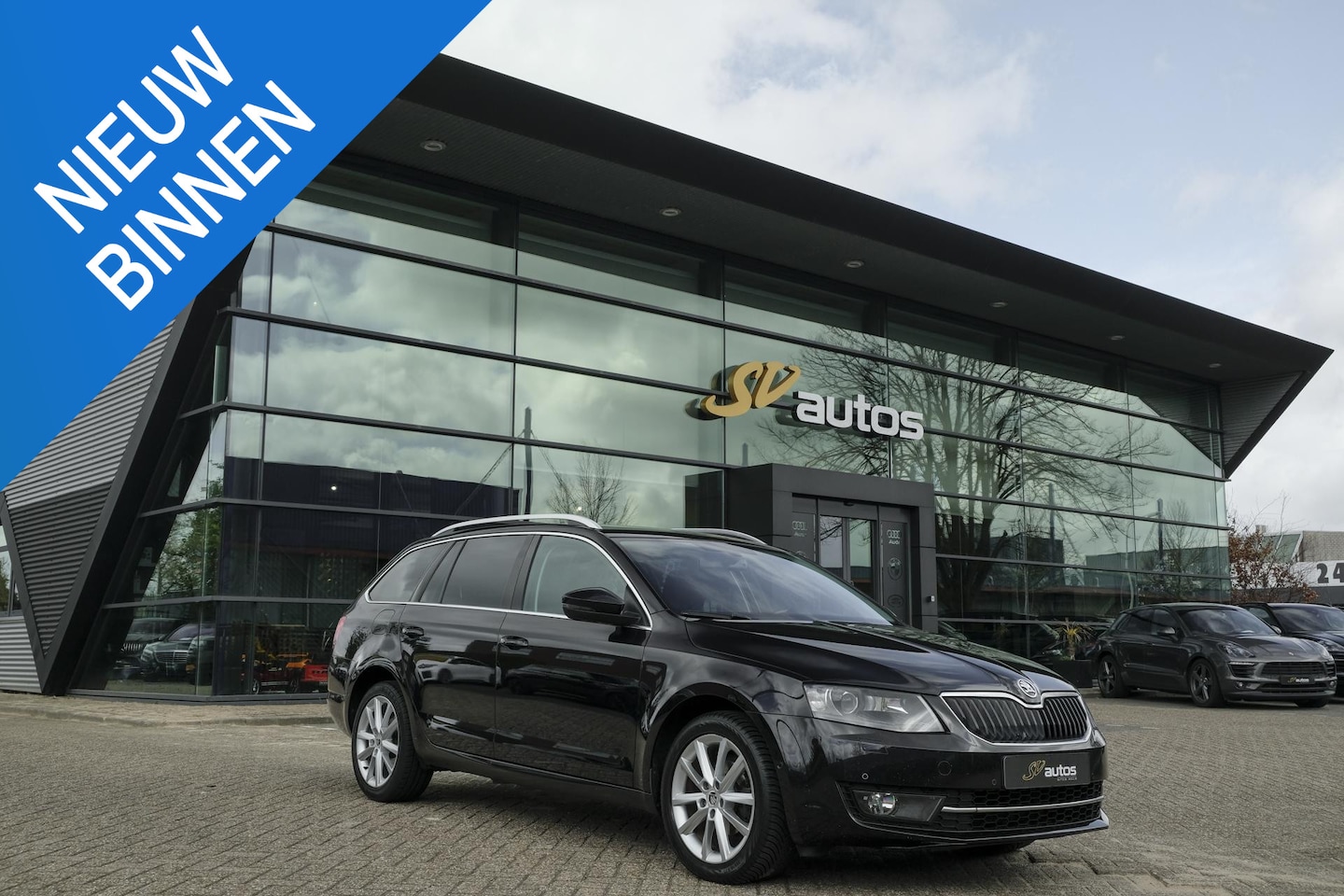 Skoda Octavia Combi - 1.6 TDI 105pk DSG Navigatie DAB Xenon / LED Elektrische achterklep Keyless start 17" LMV - AutoWereld.nl