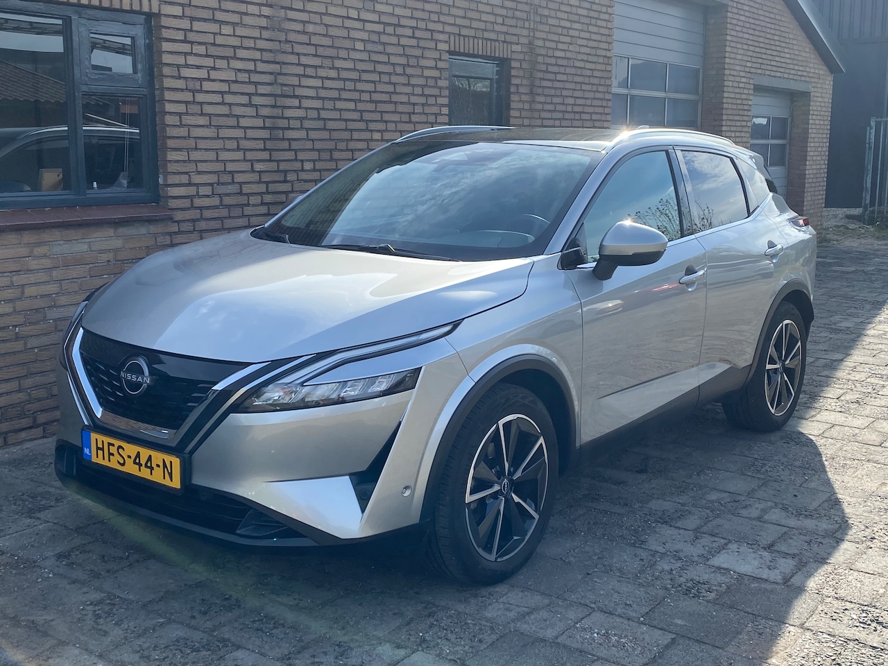 Nissan Qashqai - 1.3 MHEV Xtronic Acenta LAGE KM-STAND!! - AutoWereld.nl