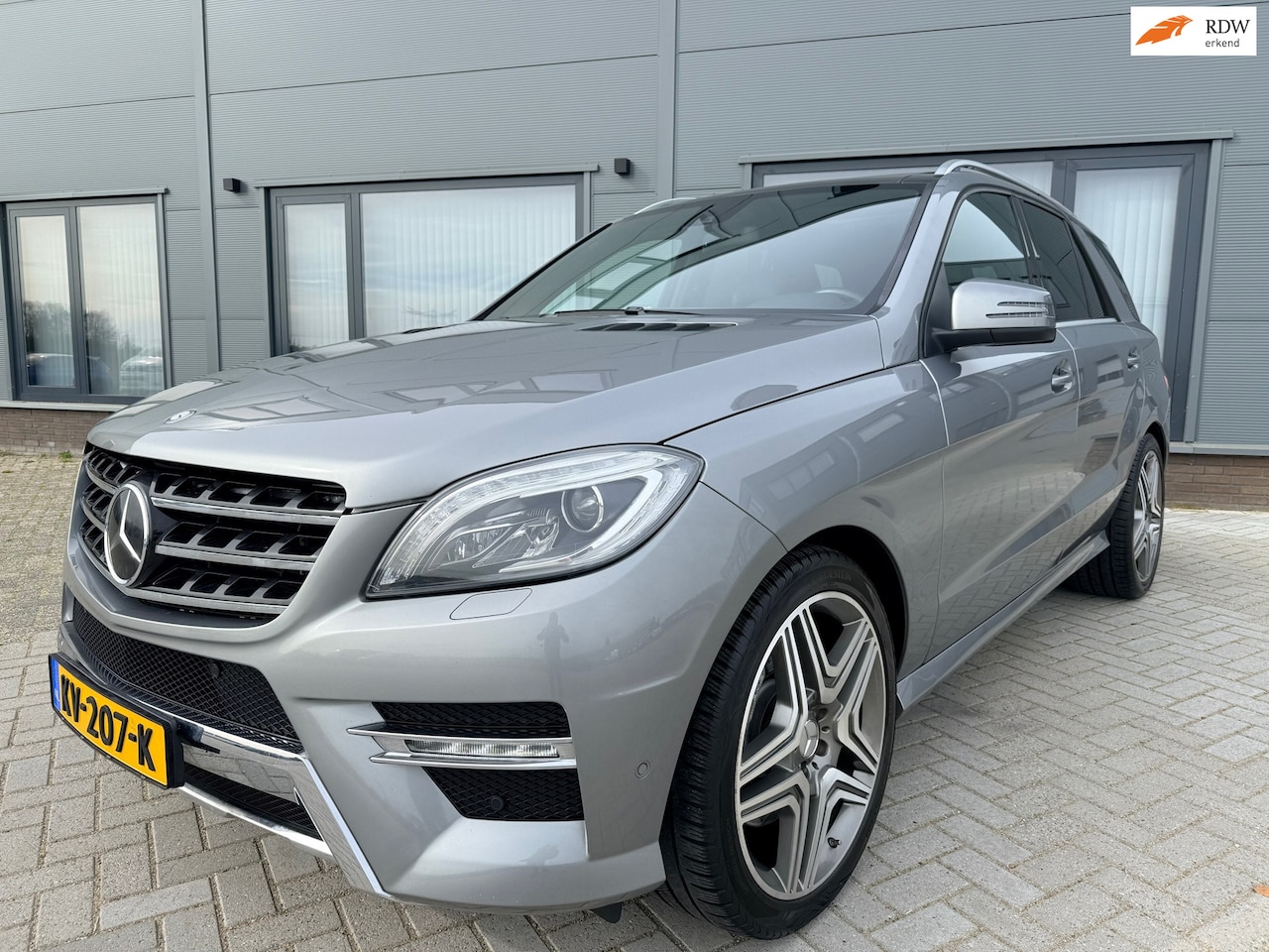 Mercedes-Benz M-klasse - 500|AMG Pakket|ML500|Panoramadak|21 Inch|Trekhaak|Led|Xenon| - AutoWereld.nl