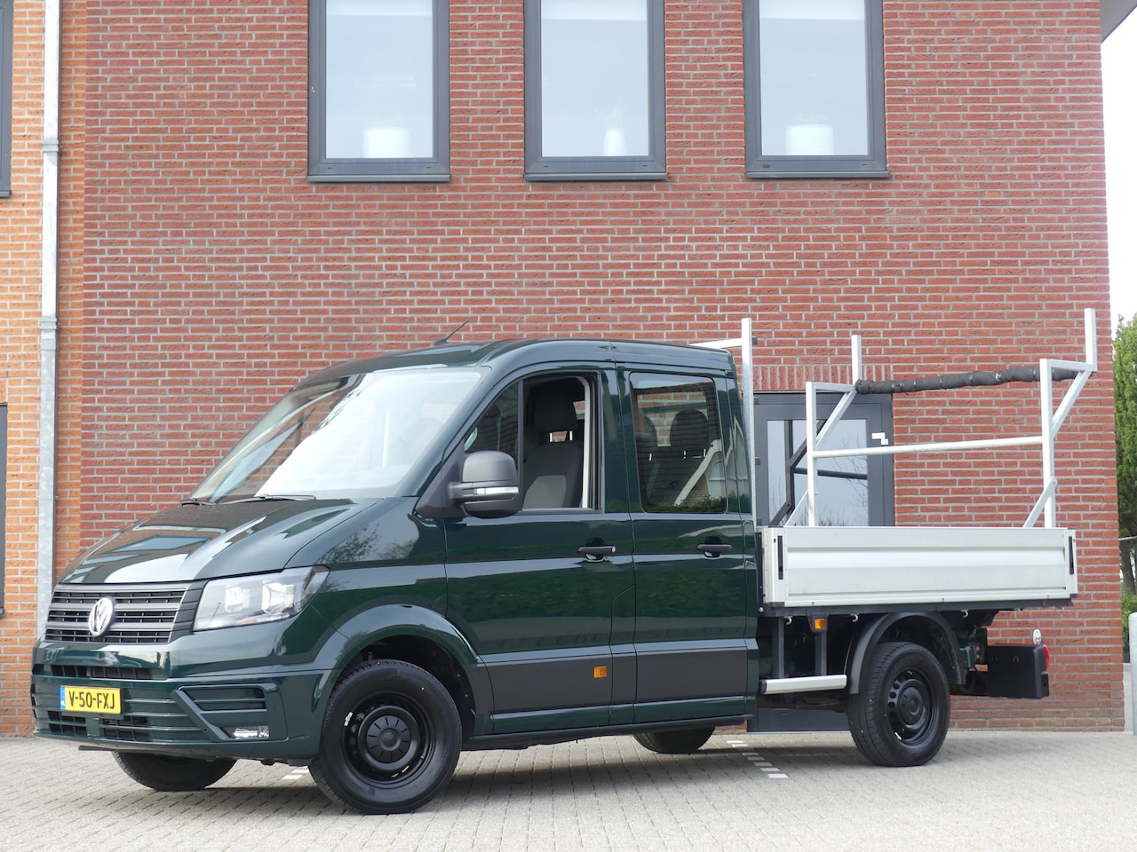 Volkswagen Crafter - 35 2.0 TDI L3 Dubbel Cabine 7Persoons Trekhaak/Navigatie - AutoWereld.nl