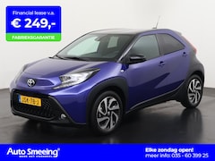 Toyota Aygo X - 1.0 VVT-i MT Play Two-Tone | Stoelverwarming | Camera | Adaptief Cruise | Zondag Open