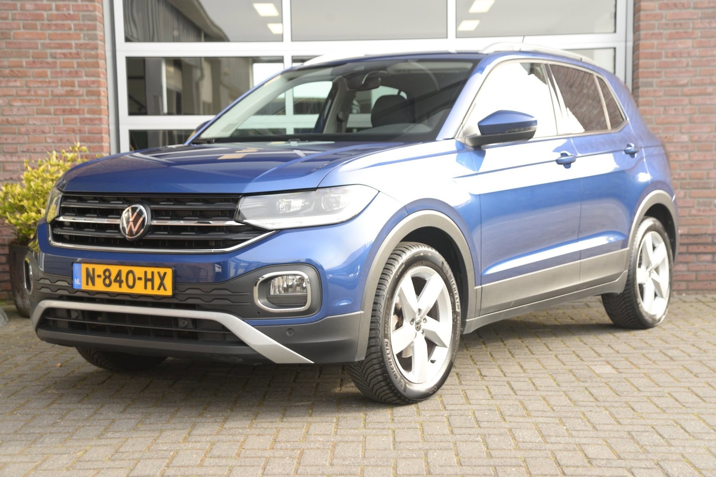 Volkswagen T-Cross - 1.0 TSI Style | Adap. CC | Trekhaak | Virtual Cockpit | All seasons banden | - AutoWereld.nl