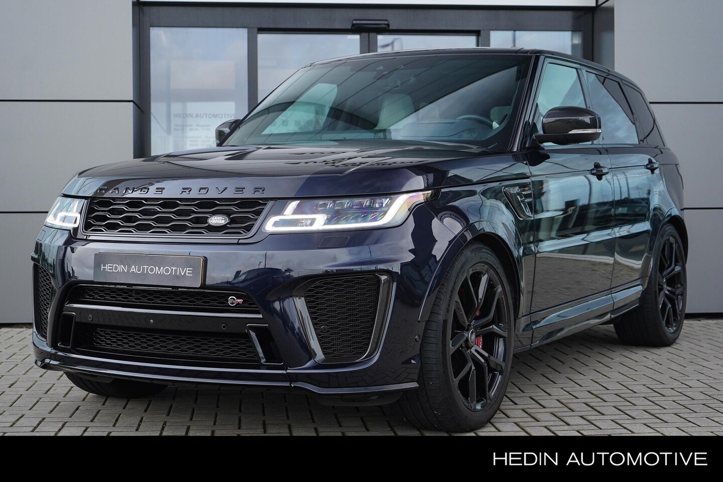 Land Rover Range Rover Sport - P575 SVR Carbon Edition | 22" Gloss Black | White Interior | Constellation Blue | - AutoWereld.nl