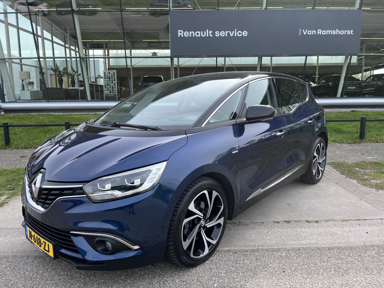 Renault Scénic - 1.5 dCi Bose / Automaat / Camera / Keyless / PDC V+A / Apple Carplay - Android Auto / 20'' - AutoWereld.nl