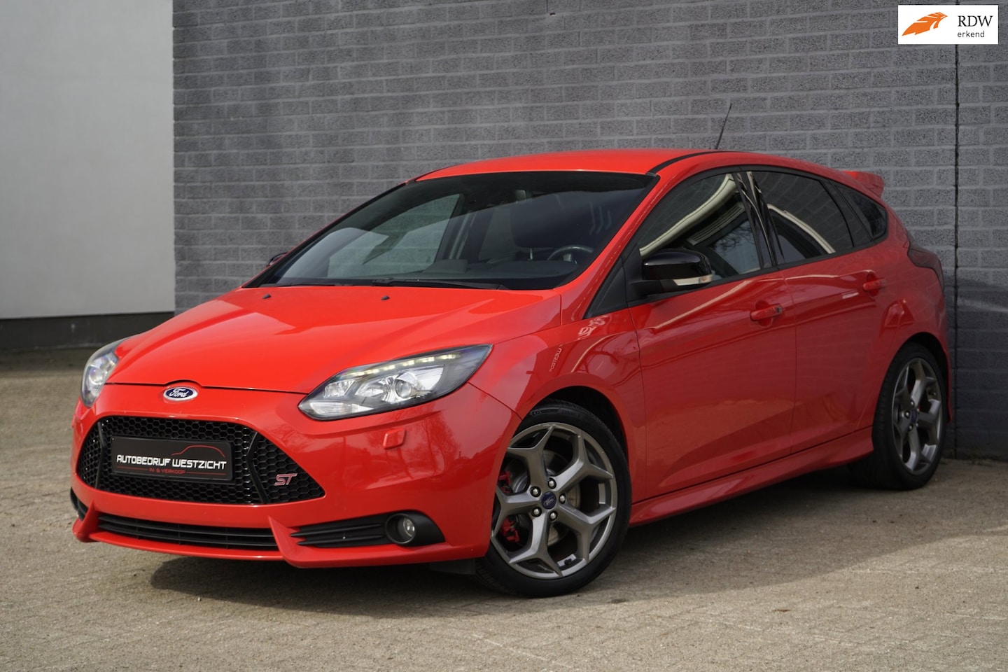 Ford Focus - 2.0 ST-3 250pk Rood, Leder, Recaro, Camera - AutoWereld.nl