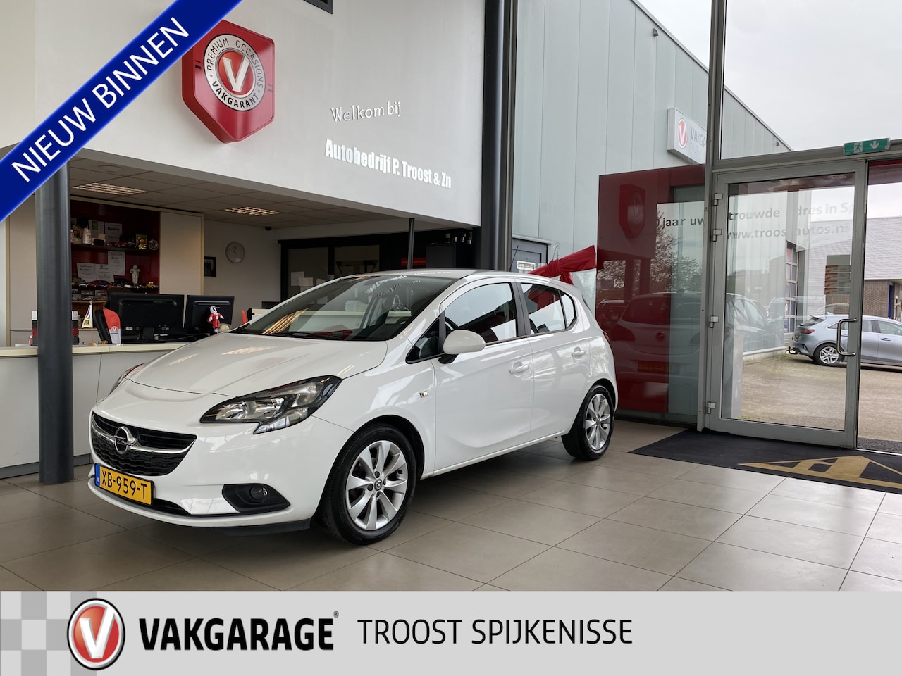 Opel Corsa - 1.4 Favourite 1.4 Favourite,1E Eigenaar,Dealeronderhouden,Navigatie,Parkeerassistent,Spraakbediening,Air - AutoWereld.nl