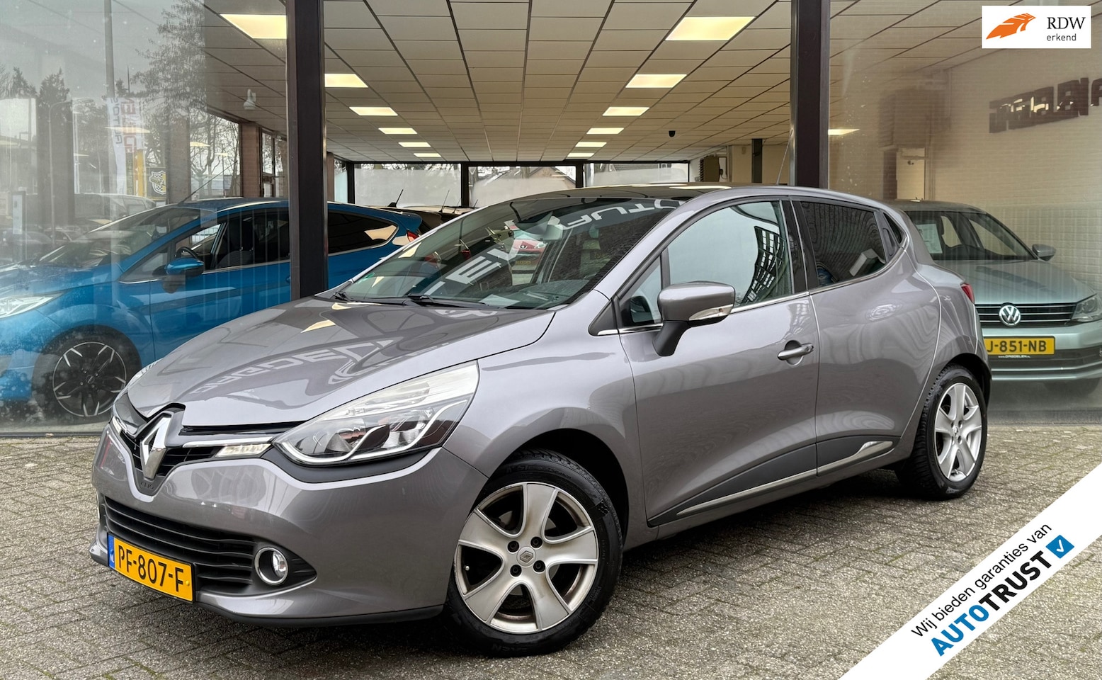 Renault Clio - 1.2 120pk AUTOMAAT | CAMERA | PANO DAK | KEYLESS - AutoWereld.nl