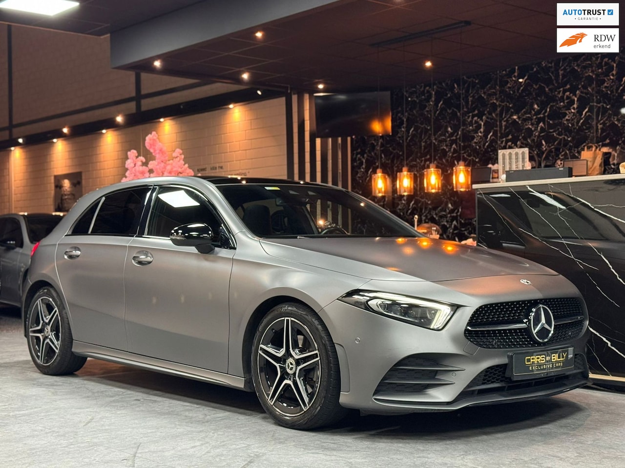 Mercedes-Benz A-klasse - 180 AMG Line|CRUISE|STOELVER|PANO|LEDER - AutoWereld.nl