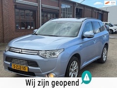 Mitsubishi Outlander - 2.0 PHEV instyle Panodak Trekhaak Stoelverwarming NAP
