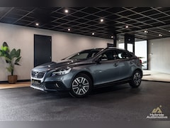 Volvo V40 Cross Country - 2.0 T3 Nordic+ | PDC V+A | Trekhaak | Winterpakket |