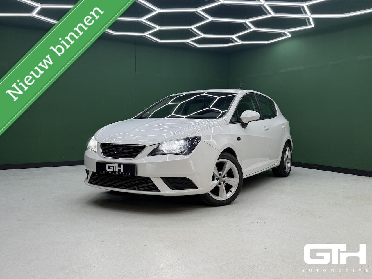 SEAT Ibiza - 1.4 COPA Plus Airco | Carplay | Camera | 5-deurs - AutoWereld.nl