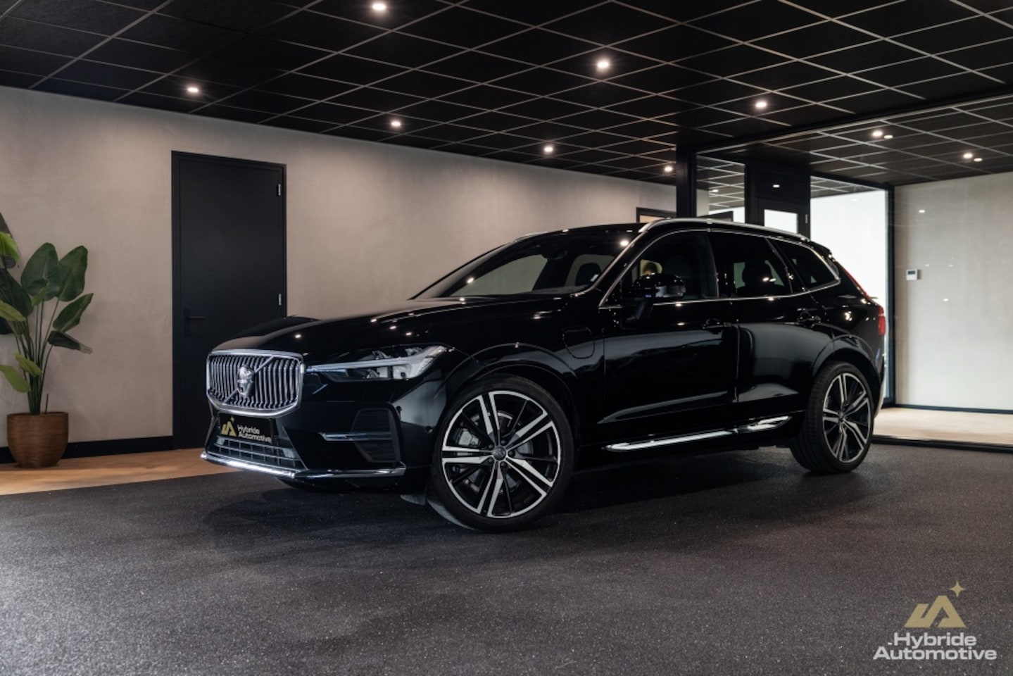 Volvo XC60 - T8 Plus Bright Plug-In Hybrid AWD | Luchtvering | Trekhaak | H&K - AutoWereld.nl