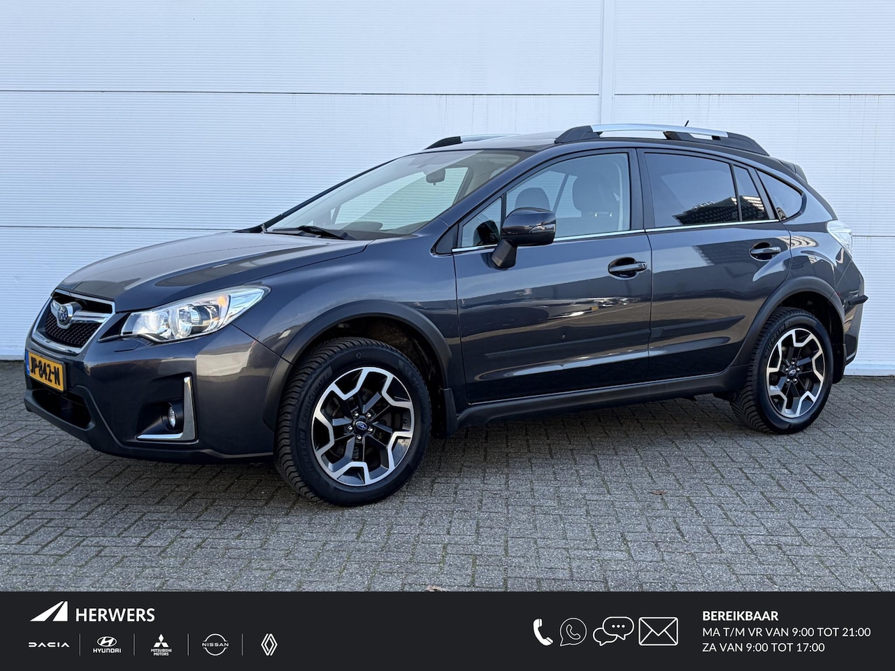 Subaru XV - 2.0i Premium AWD / Trekhaak ( 1200 kg ) / Cruise control / Lichtmetalen velgen 17" / Navig - AutoWereld.nl
