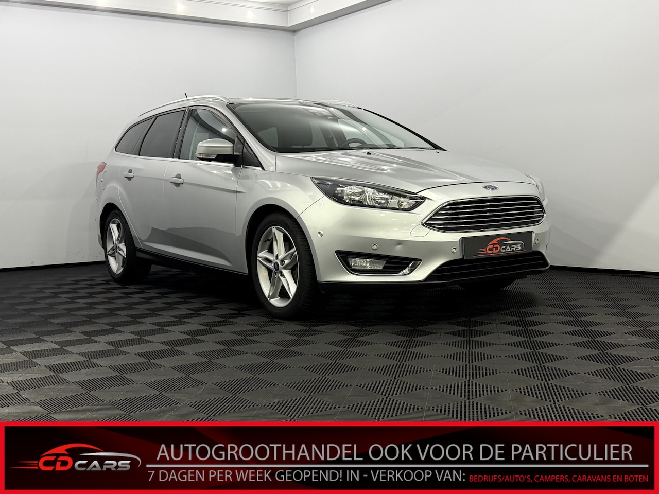 Ford Focus Wagon - 1.0 Titanium Camera, Half leder, Navi, Keyless start, Stoelverwarming, Cruise control, A s - AutoWereld.nl