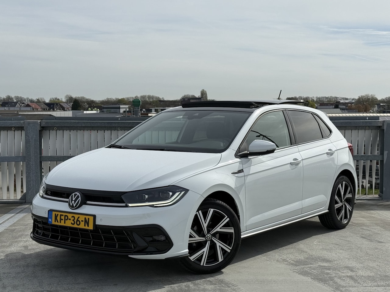 Volkswagen Polo - 1.0 TSI R-Line DSG | Pano | Cam | IQ | Keyless - AutoWereld.nl