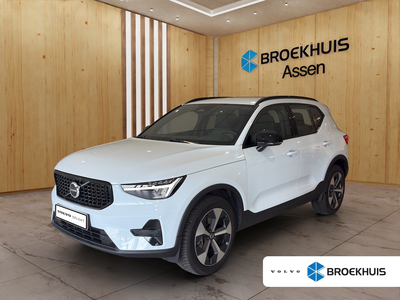Volvo XC40 - 2.0 B4 Plus Dark | BLIS | Harman & Kardon | Camera | Elektrische stoele + geheugen | Adapt - AutoWereld.nl