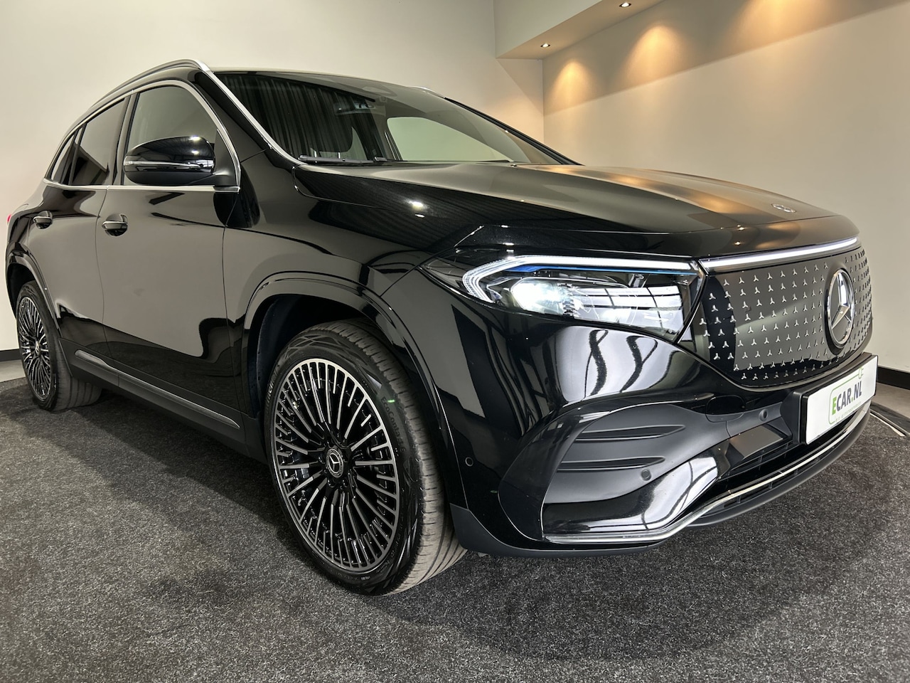 Mercedes-Benz EQA - 350 4MATIC AMG Line 67 kWh Facelift Advanced, Distronic, LMV 20'' Soh (batterijcheck) Waar - AutoWereld.nl