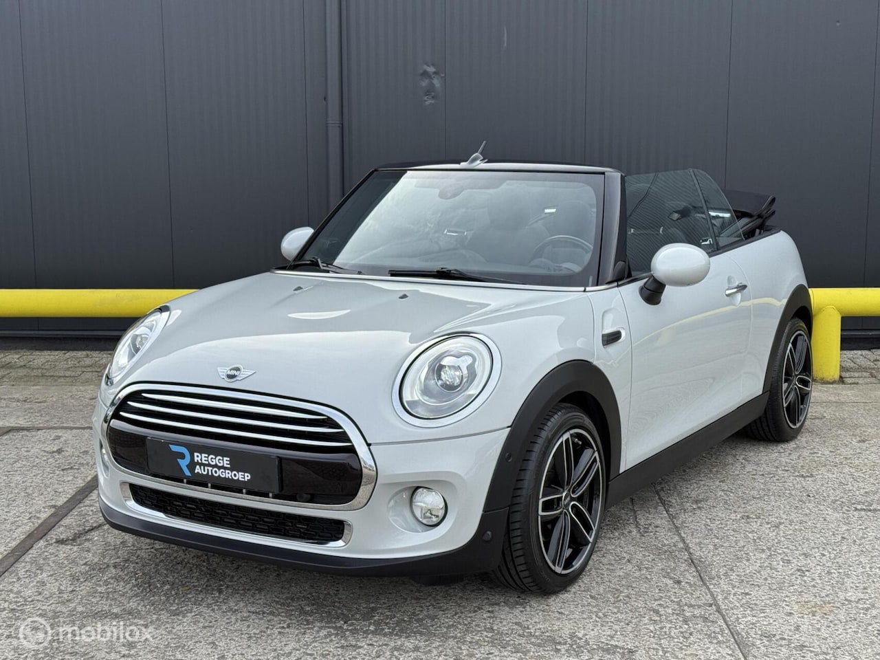 MINI Cabrio - 1.5 Cooper AUTOMAAT | NAVI | PDC | NIEUWSTAAT | - AutoWereld.nl