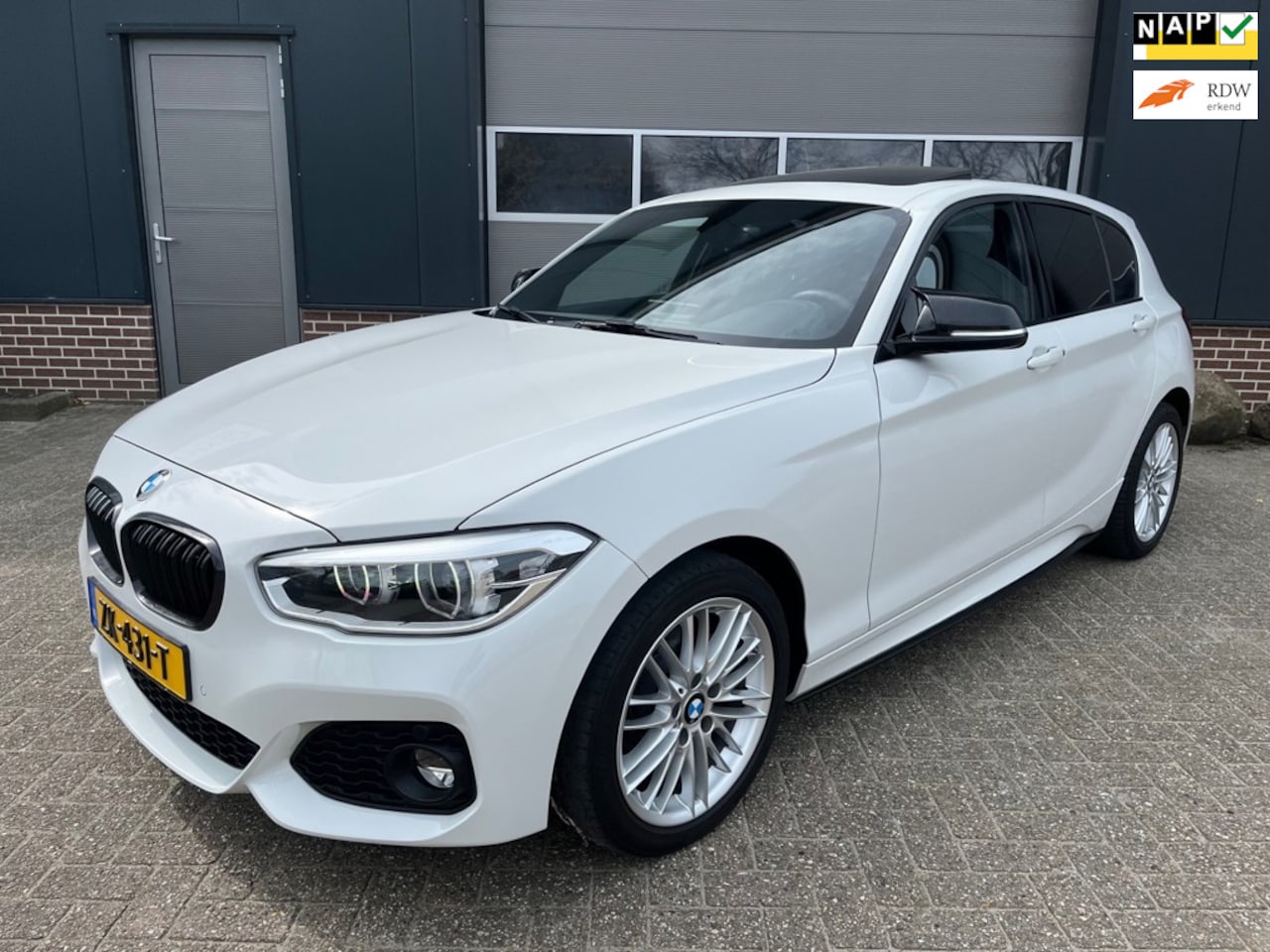 BMW 1-serie - 118i M Sport Edition-Carplay-Stoelverwarming-Schuifkantel dak! - AutoWereld.nl