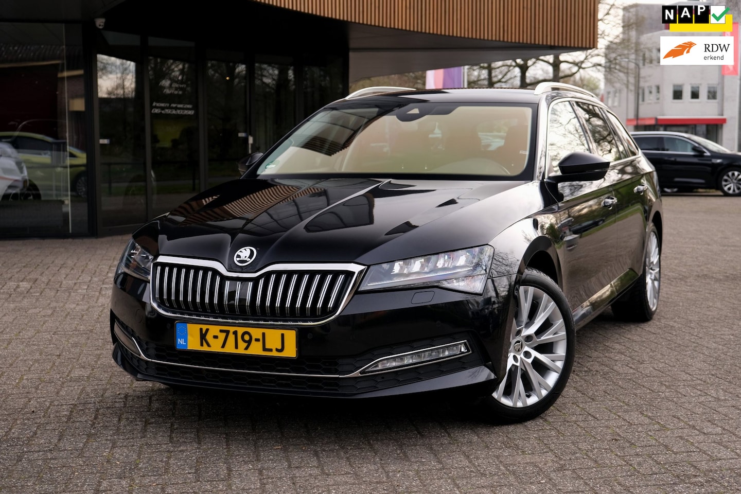 Skoda Superb Combi - 1.5 TSI ACT Business Edition|ACC|Trekhaak|Camera|Canton|Carplay|Alcantara - AutoWereld.nl