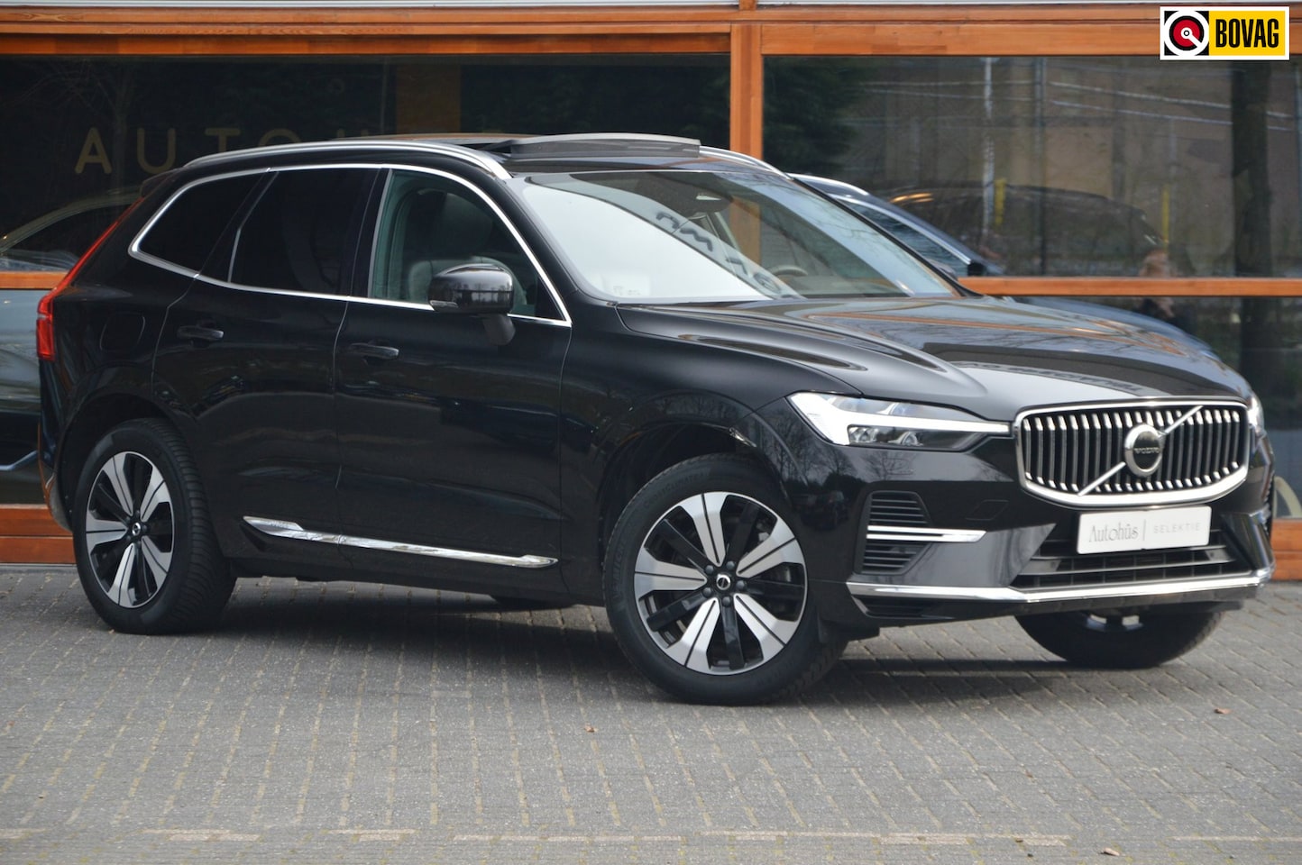 Volvo XC60 - T8 Hybride AWD Plus Bright LONG RANGE | Panoramadak | Harman/Kardon | Stoel + Stuur Verwar - AutoWereld.nl