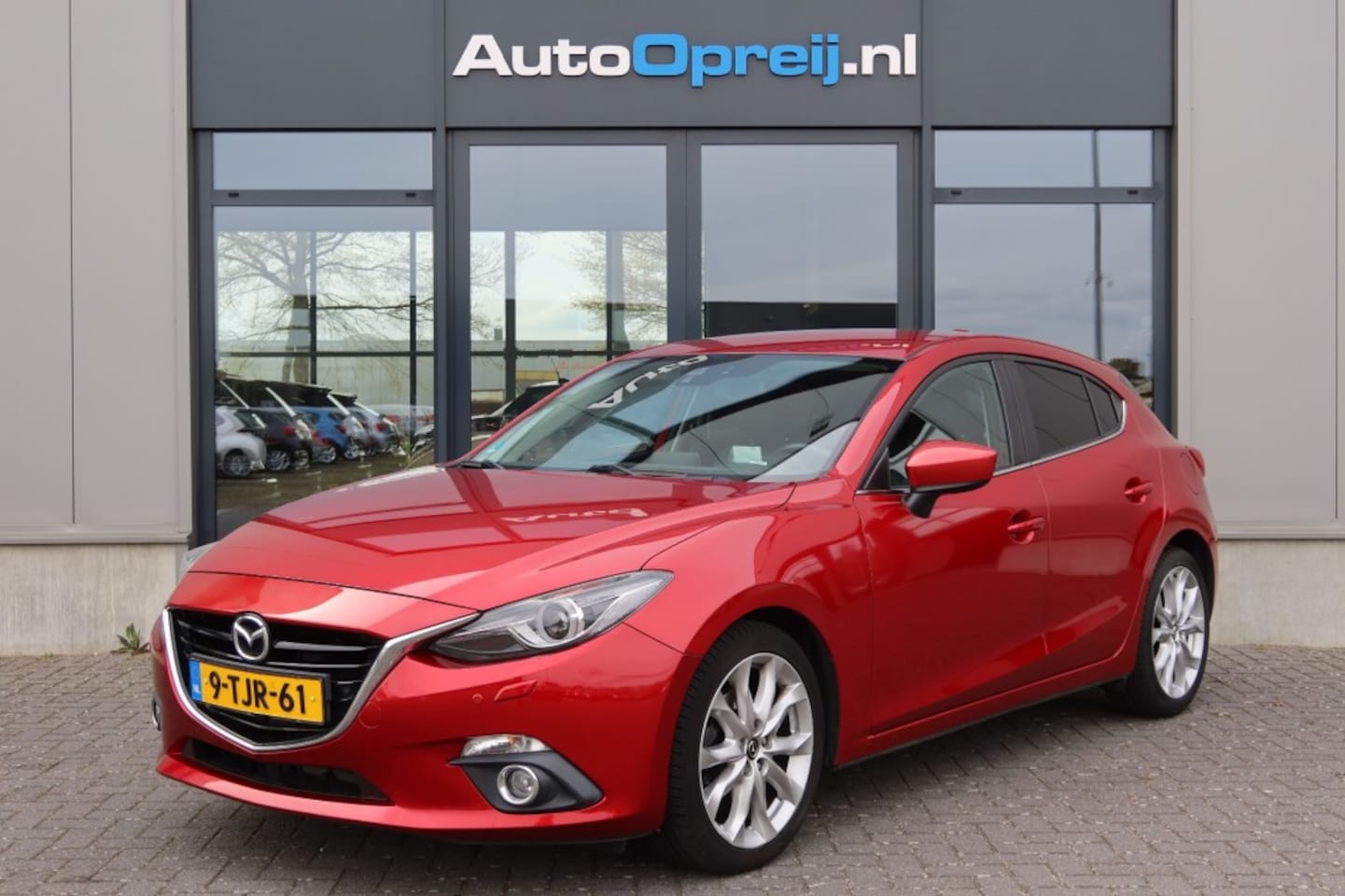 Mazda 3 - 2.0 GT-M Clima, NAVI, Head-up, PDC, Trekhaak afnb, Leder bekl, Stoelverwarming - AutoWereld.nl