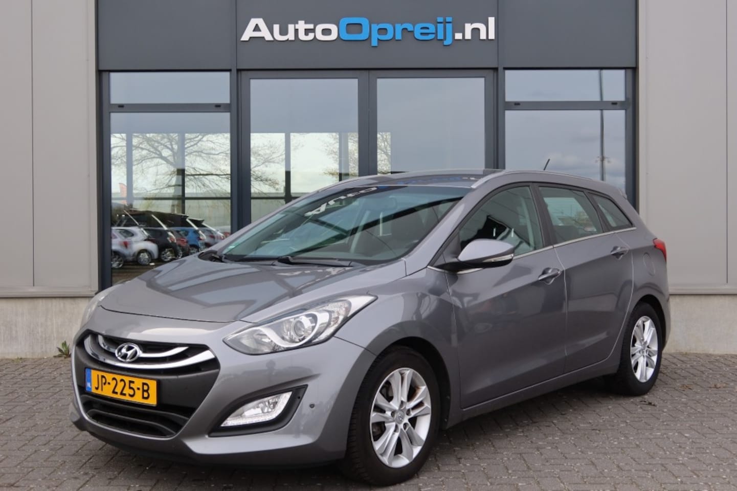Hyundai i30 Wagon - 1.6 GDI i-Vision Wagon 135pk Clima, NAVI, Camera, Cruise, PDC - AutoWereld.nl