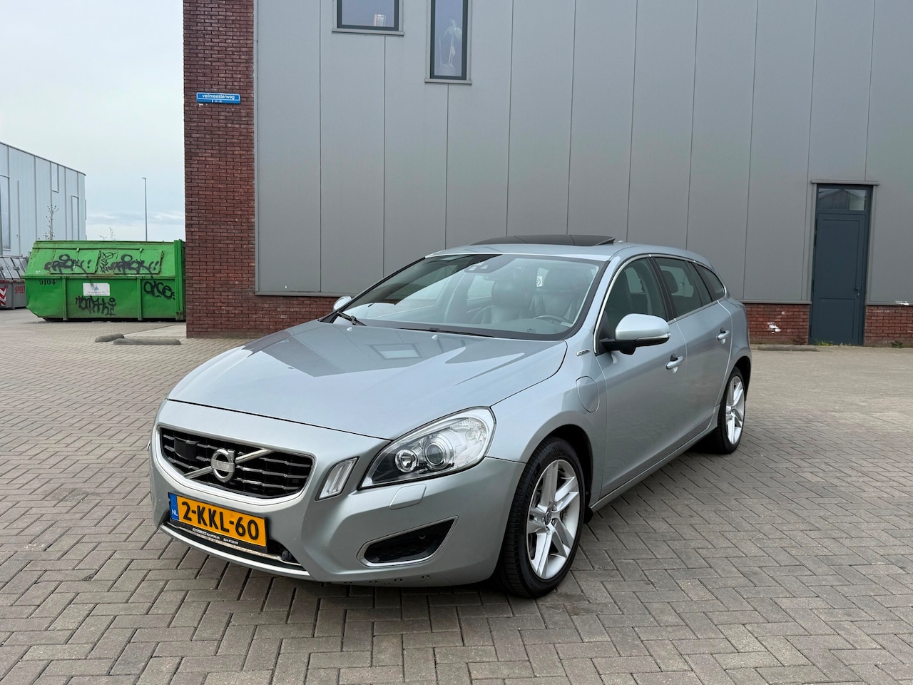 Volvo V60 - 2.4 D6 AWD Plug-In Hybrid Summum 160.000 Nap Grijs 2013 - AutoWereld.nl