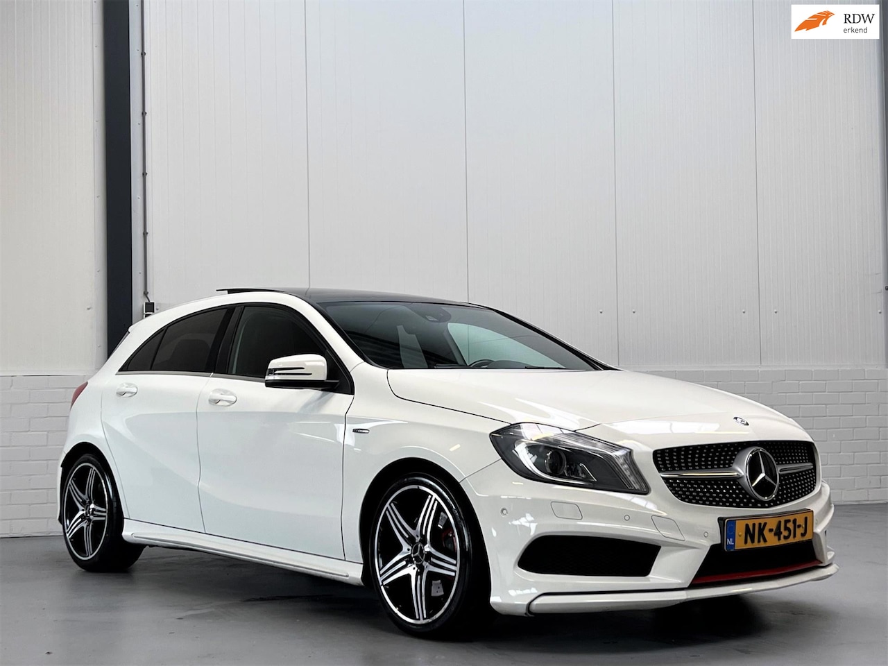 Mercedes-Benz A-klasse - 250 Sport AMG|Pano|Leder|H&K|Automaat - AutoWereld.nl