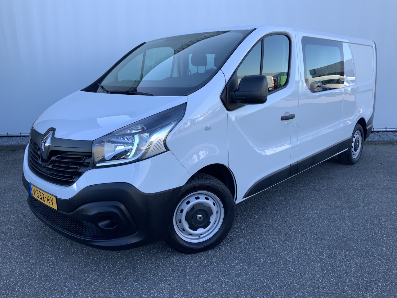 Renault Trafic - 1.6 dCi T29 L2H1 Dub Cab 6 Zits Airco Cruise Trekhaak 2000 kg Euro 6 - AutoWereld.nl