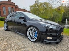 Ford Focus - 2.0 EcoBoost ST-3 UNIEK recaro