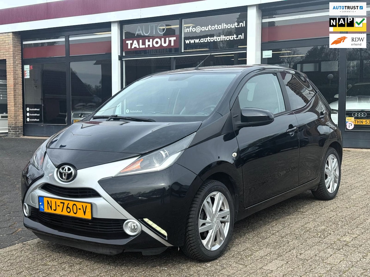 Toyota Aygo - 1.0 VVT-i x-sport | CAMERA, BLUETOOTH, CRUISE CONTROL, ELEKTR SPIEGELS, 5 DEURS - AutoWereld.nl