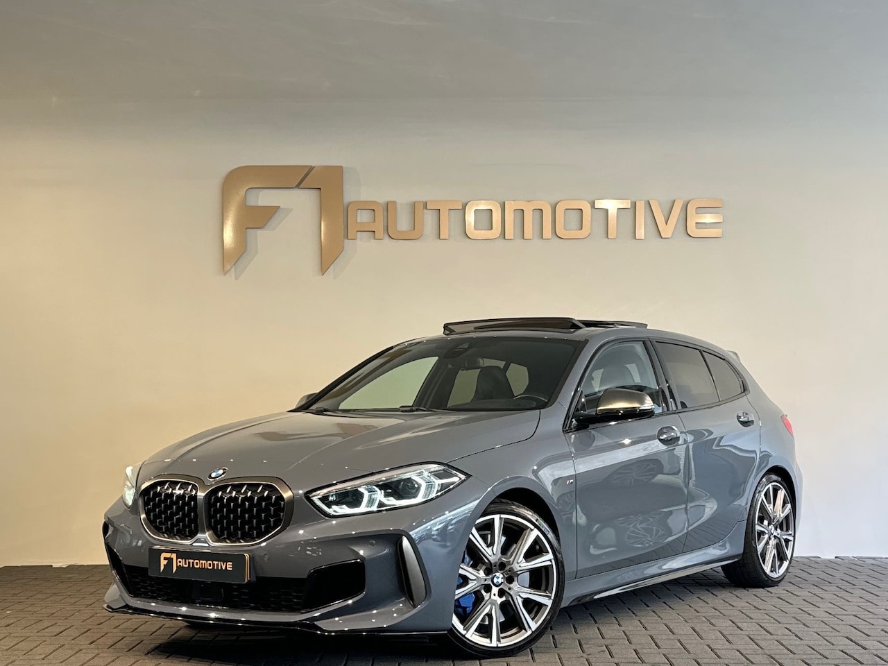 BMW 1-serie - M135i xDrive High Executive Pano|Memory|HuD|H/K - AutoWereld.nl