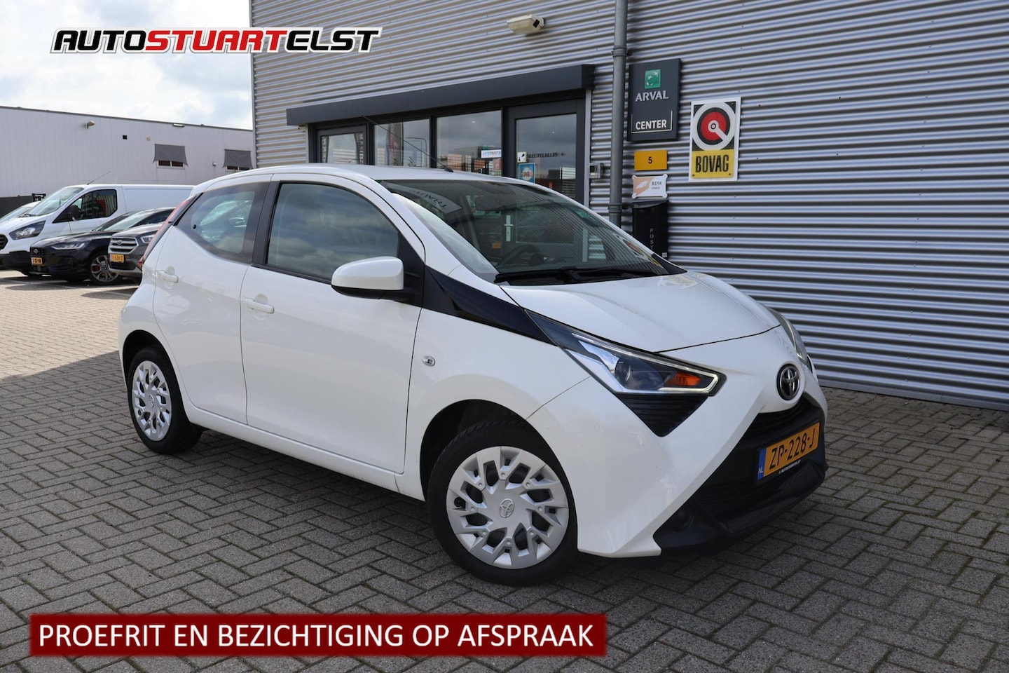 Toyota Aygo - 1.0 VVT-i x-play 1e Eigenaar | Dealer Onderh | BTW | NAP | Camera | Navi | Carplay | Full - AutoWereld.nl