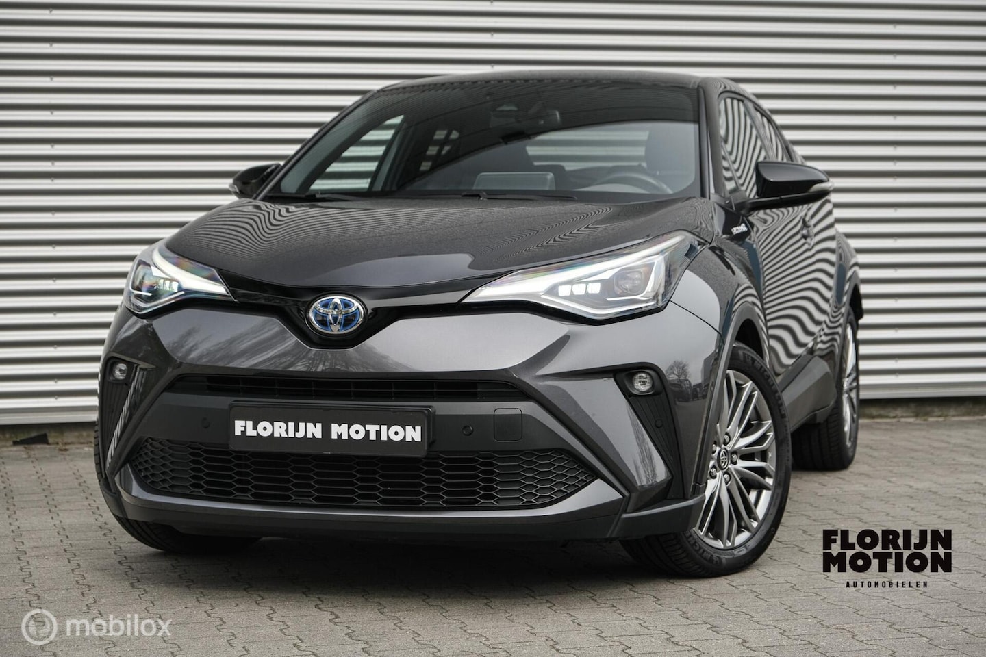 Toyota C-HR - 1.8 Hybrid Executive | Camera | Trekhaak | Half-leder | Two Tone | Stoelverwarming | Cruis - AutoWereld.nl