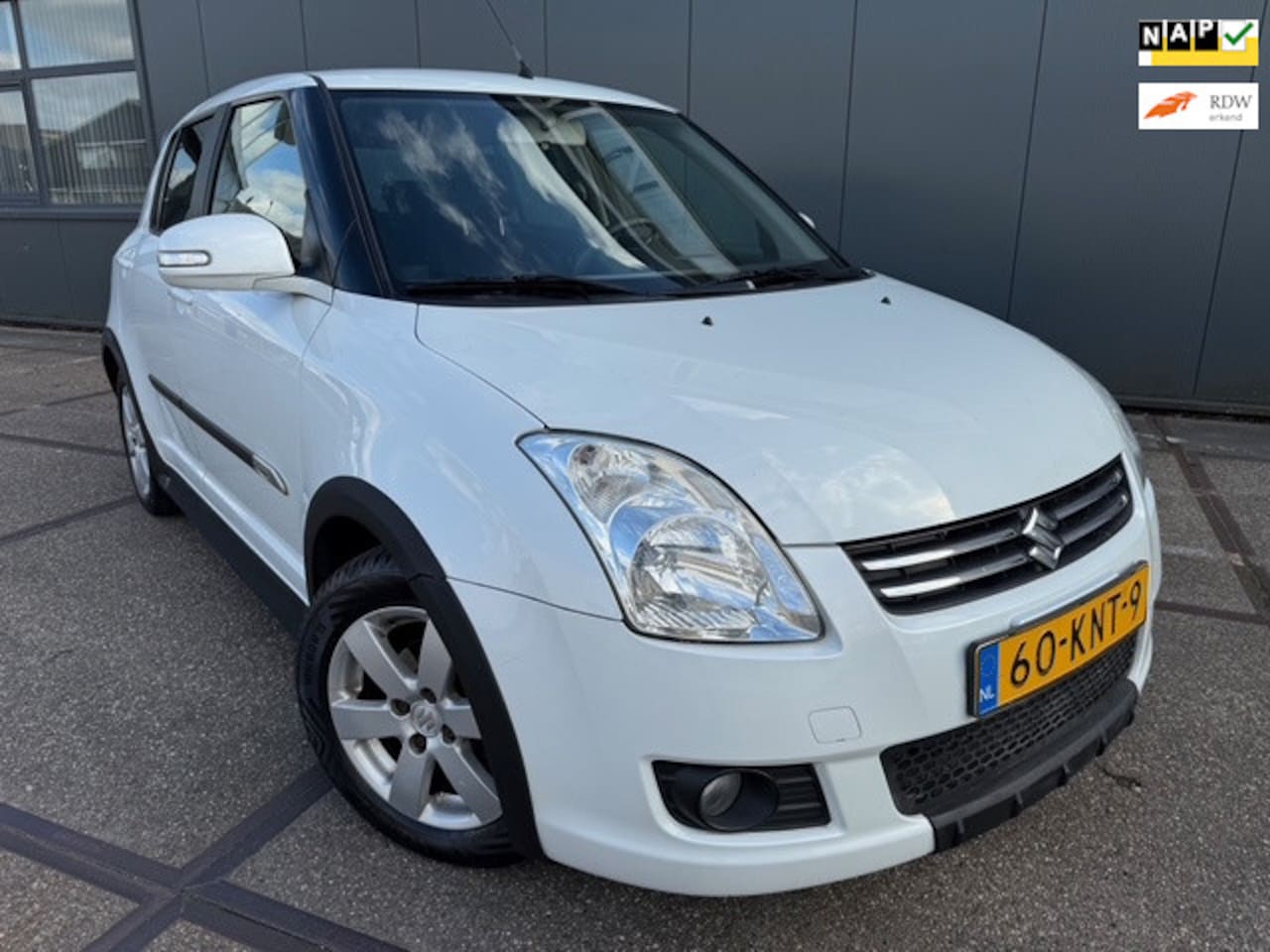 Suzuki Swift - 1.3 Limited | Stoelverwarming | NAP | Airco | - AutoWereld.nl