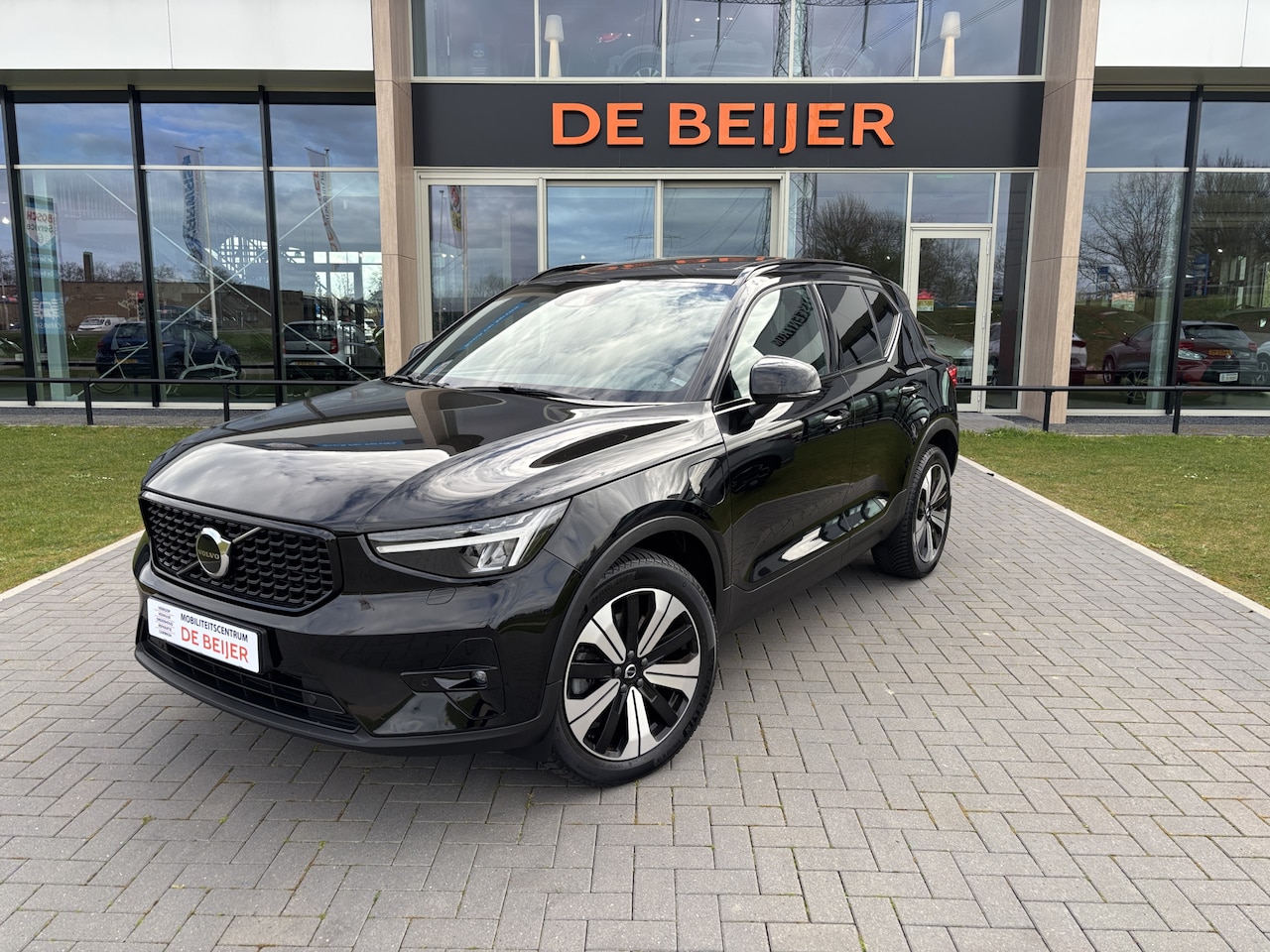Volvo XC40 - 1.5 T4 Plug-in hybrid Ultimate Dark Pano dak I Navi I Camera - AutoWereld.nl