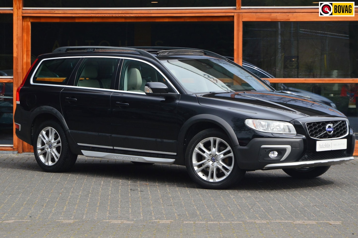 Volvo XC70 - T5 FWD Summum | Dealer Onderhouden | Panoramadak | Automaat | Stoelverwarming | Rondom Par - AutoWereld.nl