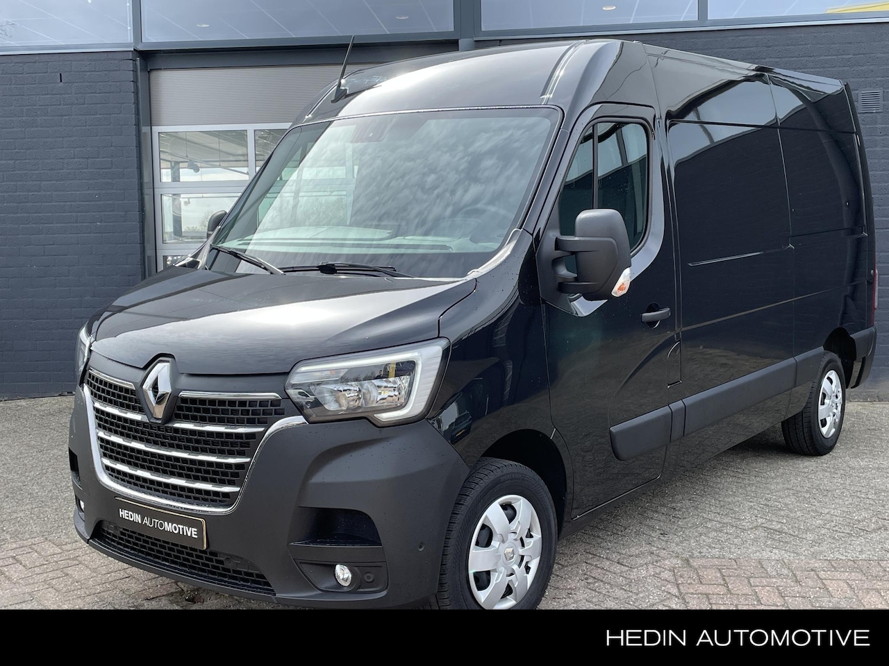 Renault Master - T35 2.3 dCi 135 L2H2 Work Edition | Navigatie | Camera | Trekhaak - AutoWereld.nl