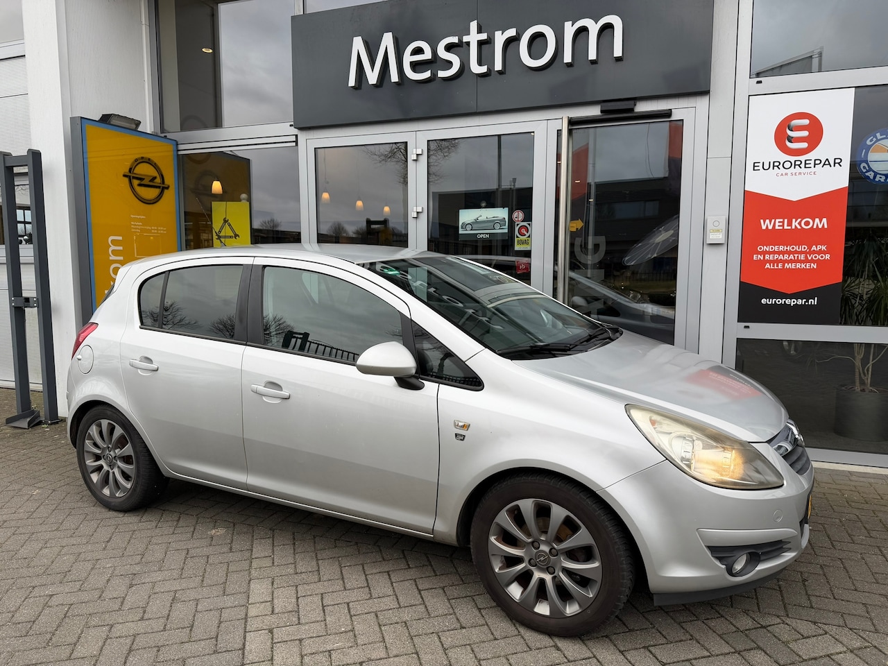Opel Corsa - 1.2-16V '111' Edition /Cruise controle / Airco /BC - AutoWereld.nl