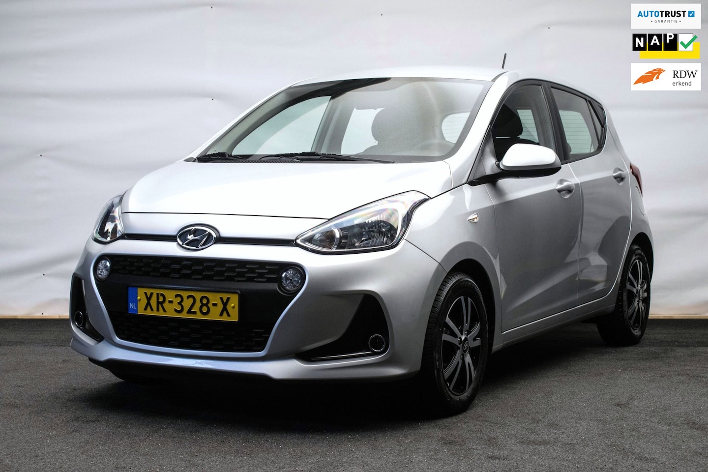 Hyundai i10 - 1.0i Comfort Luxury ORG NL [ Carplay Cruise Control Parkeersensoren Navigatie DAB+ Airco ] - AutoWereld.nl