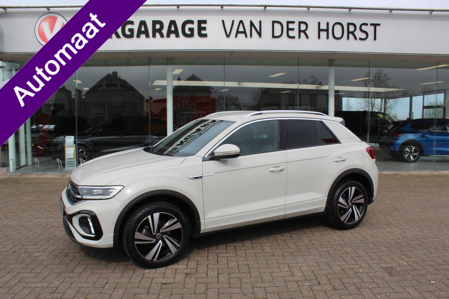 Volkswagen T-Roc - 1.5-150pk R-Line Edition DSG-AUTOMAAT ! Gun u het comfort en gemak van een automaat ! Slec - AutoWereld.nl