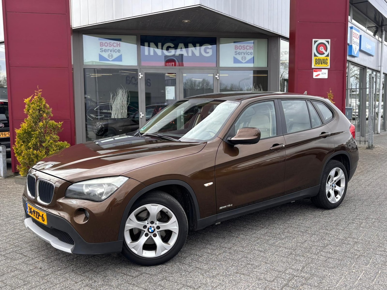 BMW X1 - sDrive18d Executive - AutoWereld.nl