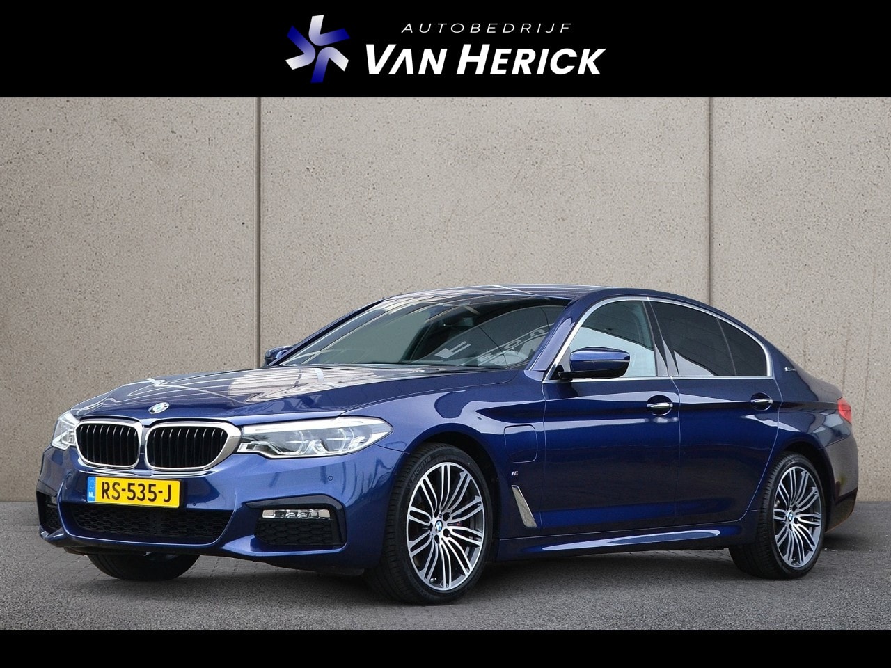 BMW 5-serie - 530e High Executive | M-Sport | Keyless | Achteruitrijcamera - AutoWereld.nl