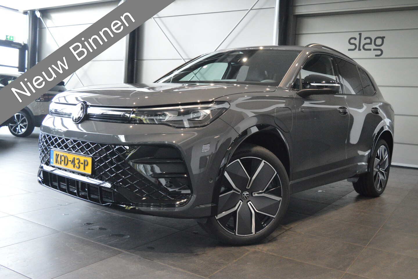 Volkswagen Tiguan - 1.5 eHybrid 3X R-LINE Black Style head up 20 inch 272 pk !! - AutoWereld.nl