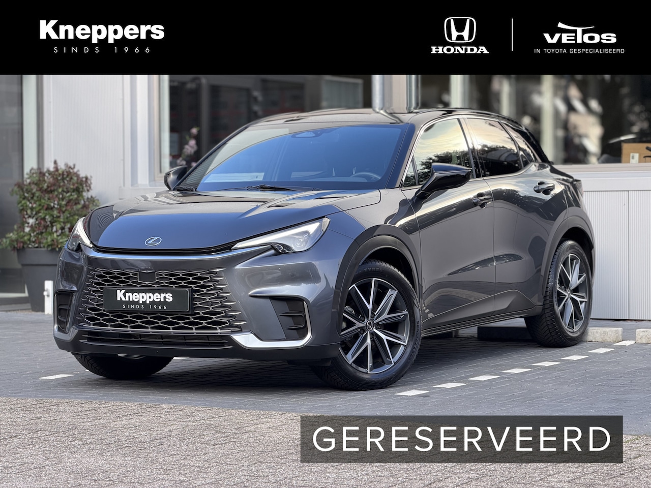 Lexus LBX - Emotion Bi-Tone 2WD | GEEN AFLEVERKOSTEN |  Dodehoekdetectie, Elektrische achterklep, Lede - AutoWereld.nl