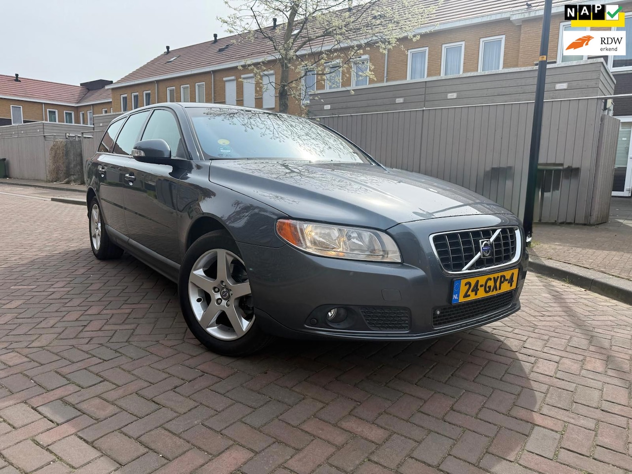 Volvo V70 - 2.0 Momentum *Nette Auto* - AutoWereld.nl