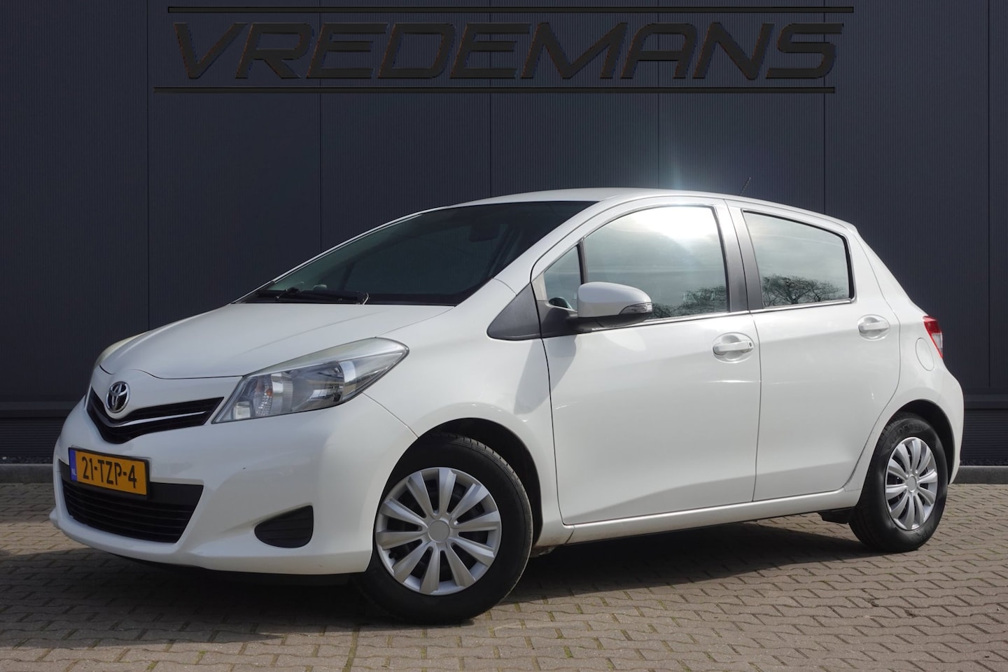 Toyota Yaris - 1.0 VVT-i Aspiration 1.0 VVT-i Aspiration - AutoWereld.nl